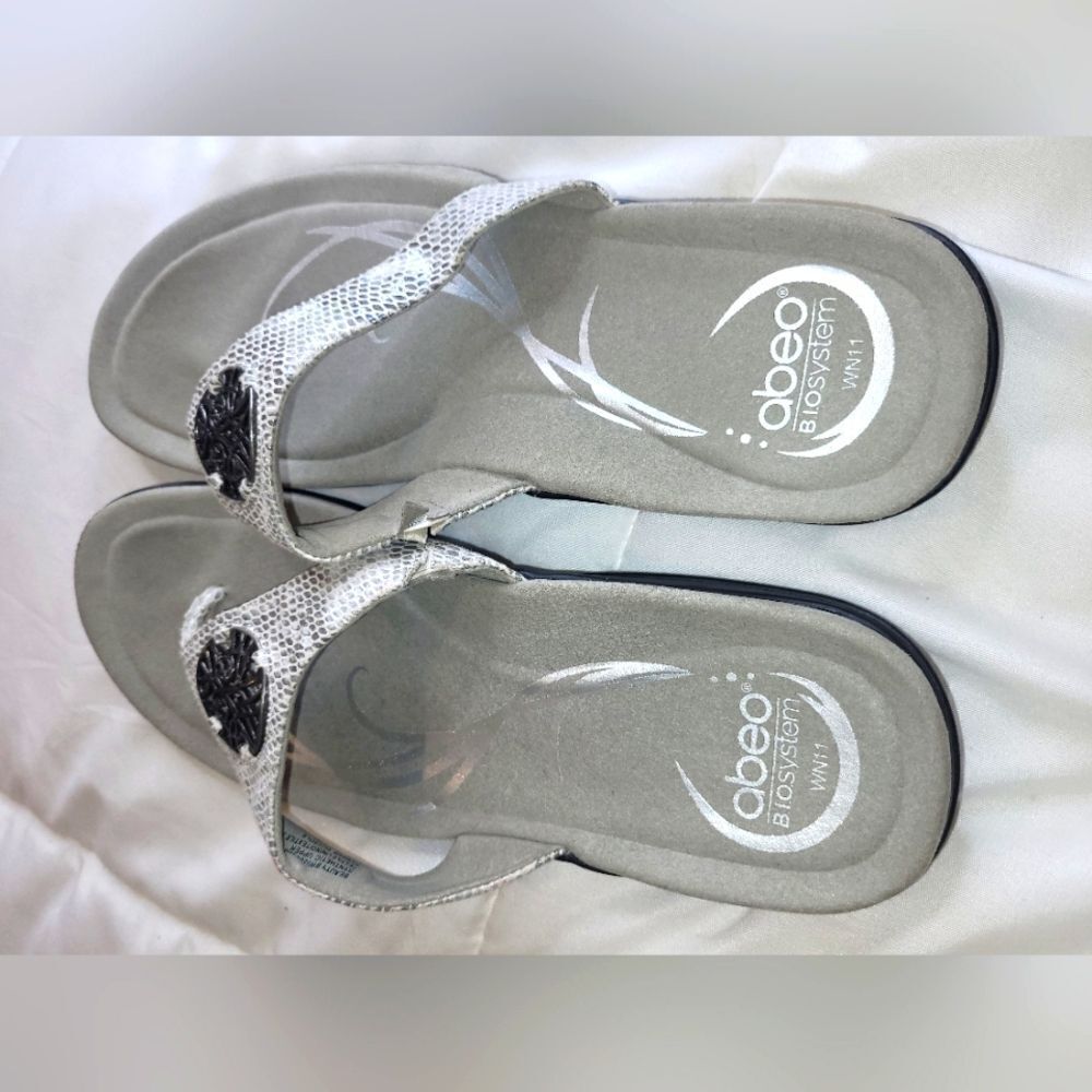Abeo Beauty Sandals,  Women's sz 11, silver.